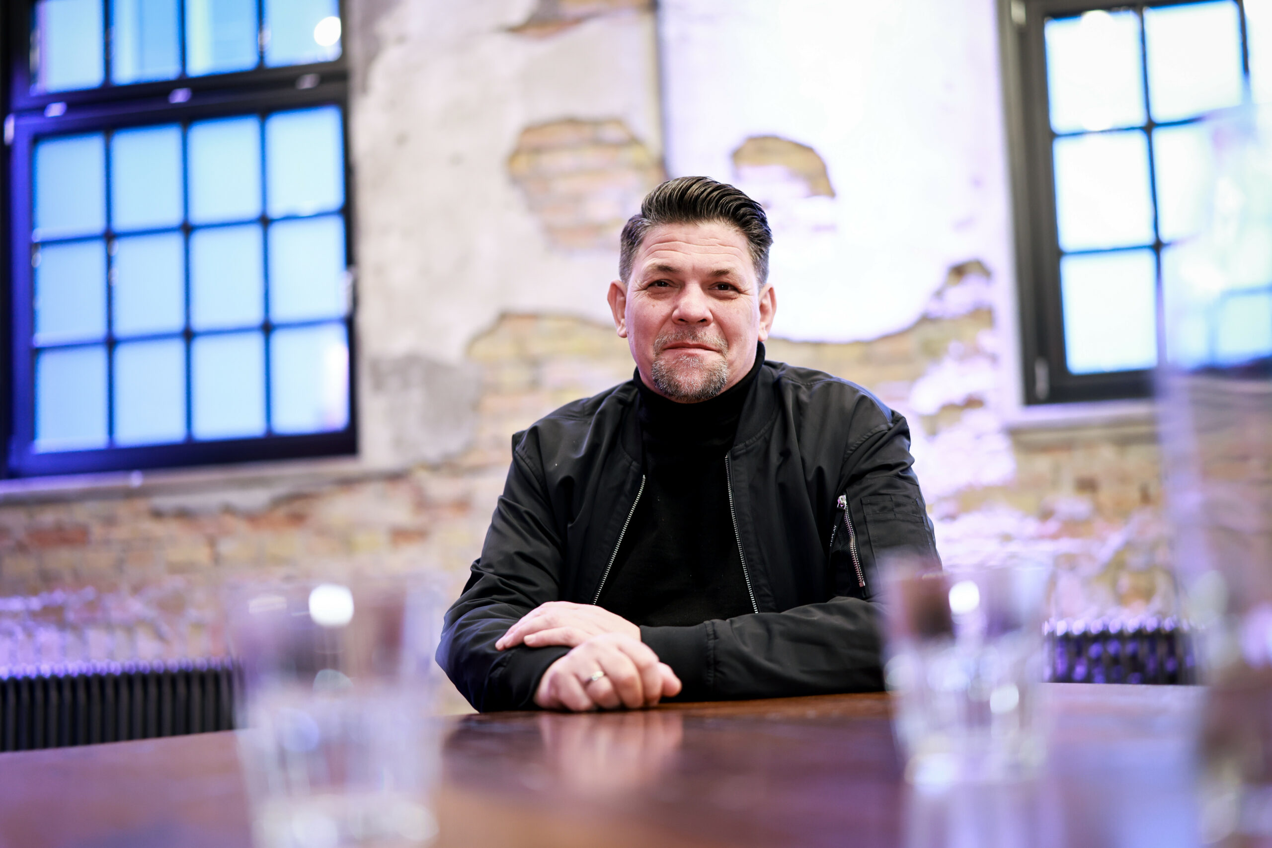 Star-Koch Tim Mälzer (54) macht aus seiner „Bullerei“ die „Fischerei“.