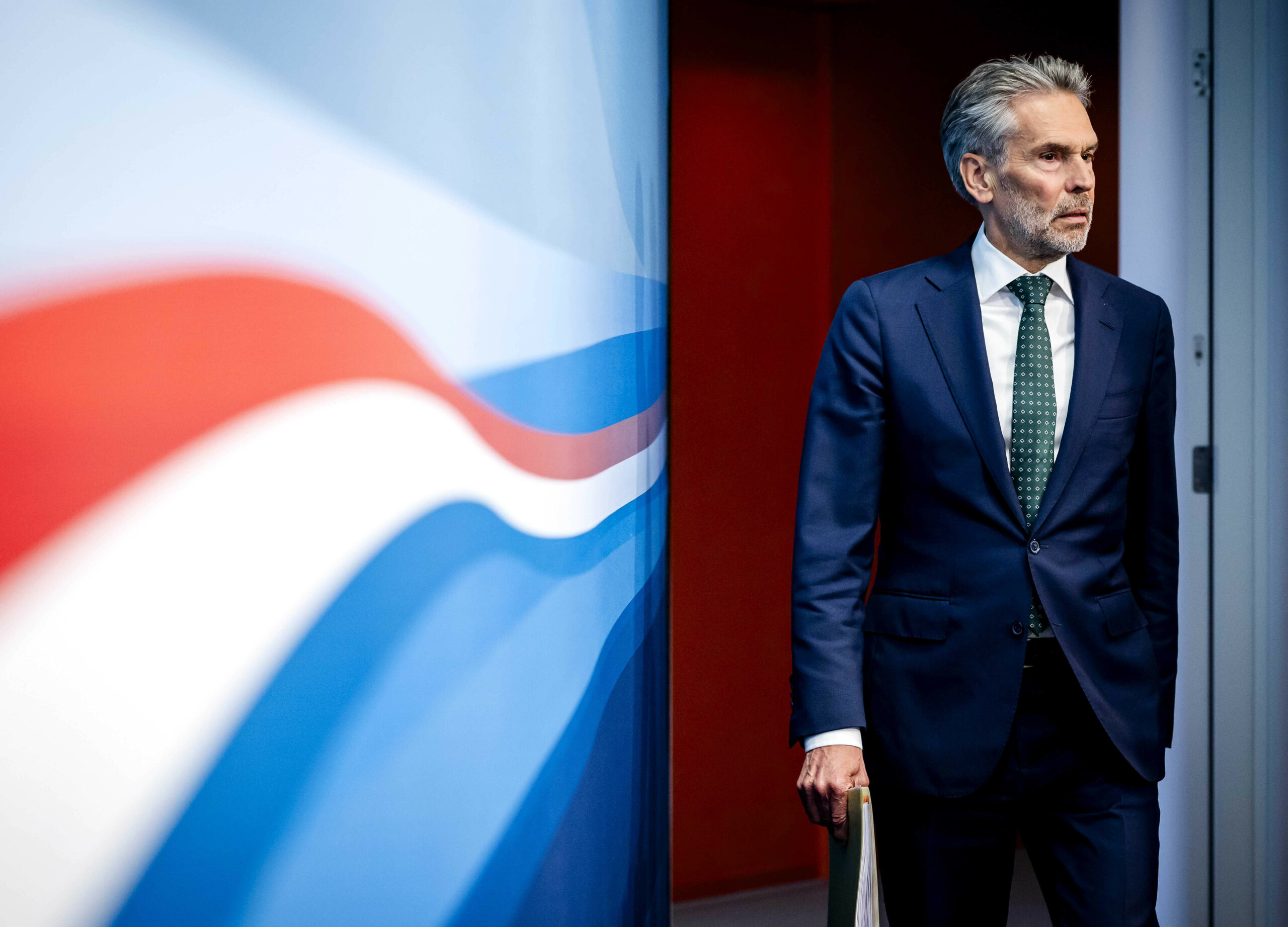 Premierminister Dick Schoof kündigte Neuwahlen an, nachdem der Rechtsnationalist Geert Wilders die Koalition hatte platzen lassen.