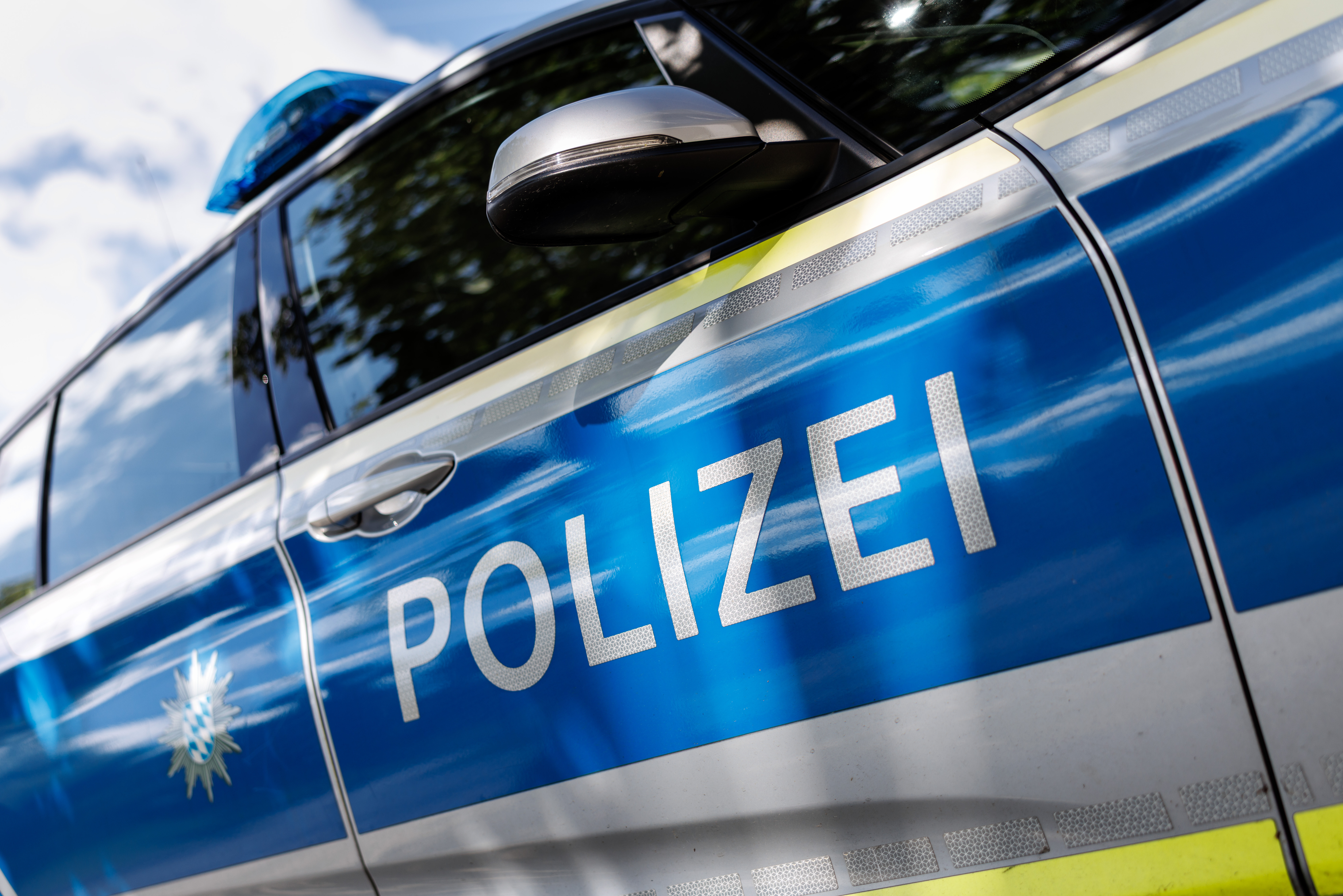 Polizeiauto seitlich fotografiert