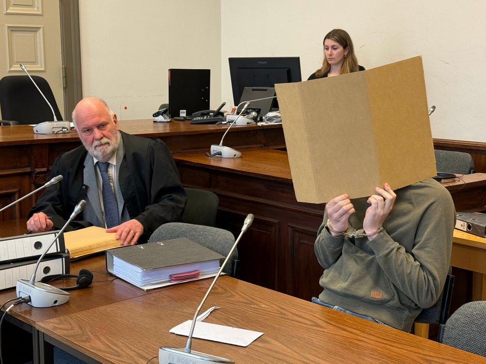 Wegen Mordes an seiner Mutter muss der Angeklagte in die Psychiatrie. Er hatte mit einer Harpune zwei Pfeile auf sie geschossen.