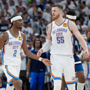 Shai Gilgeous-Alexander und Isaiah Hartenstein