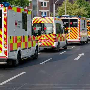 Die Notruf-Zentralen im Norden werden seit einigen Jahren mit unnötigen Anrufen überlastet. (Symbolbild)