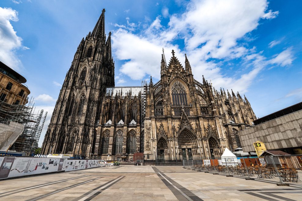 Die Domplatte vor dem Kölner Dom liegt in der Evakuierungszone und ist menschenleer