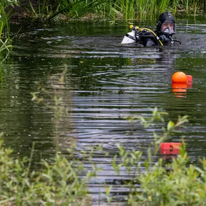 Polizeitaucher fanden die Leiche eines Mannes im Achterdieksee in Bremen. (Symbolbild)
