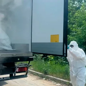 Ein Kühlwagen, der die Leichen ukrainischer Soldaten transportiert.