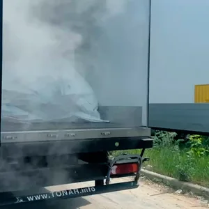 Ein Kühlwagen, der die Leichen ukrainischer Soldaten transportiert.