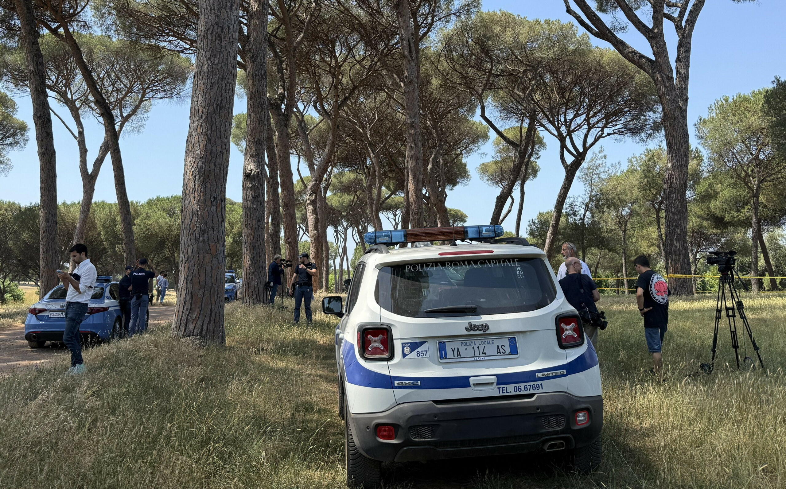 Die Polizei ermittelt im Stadtpark Villa Doria Pamphili, nachdem zwei Leichen gefunden wurden.