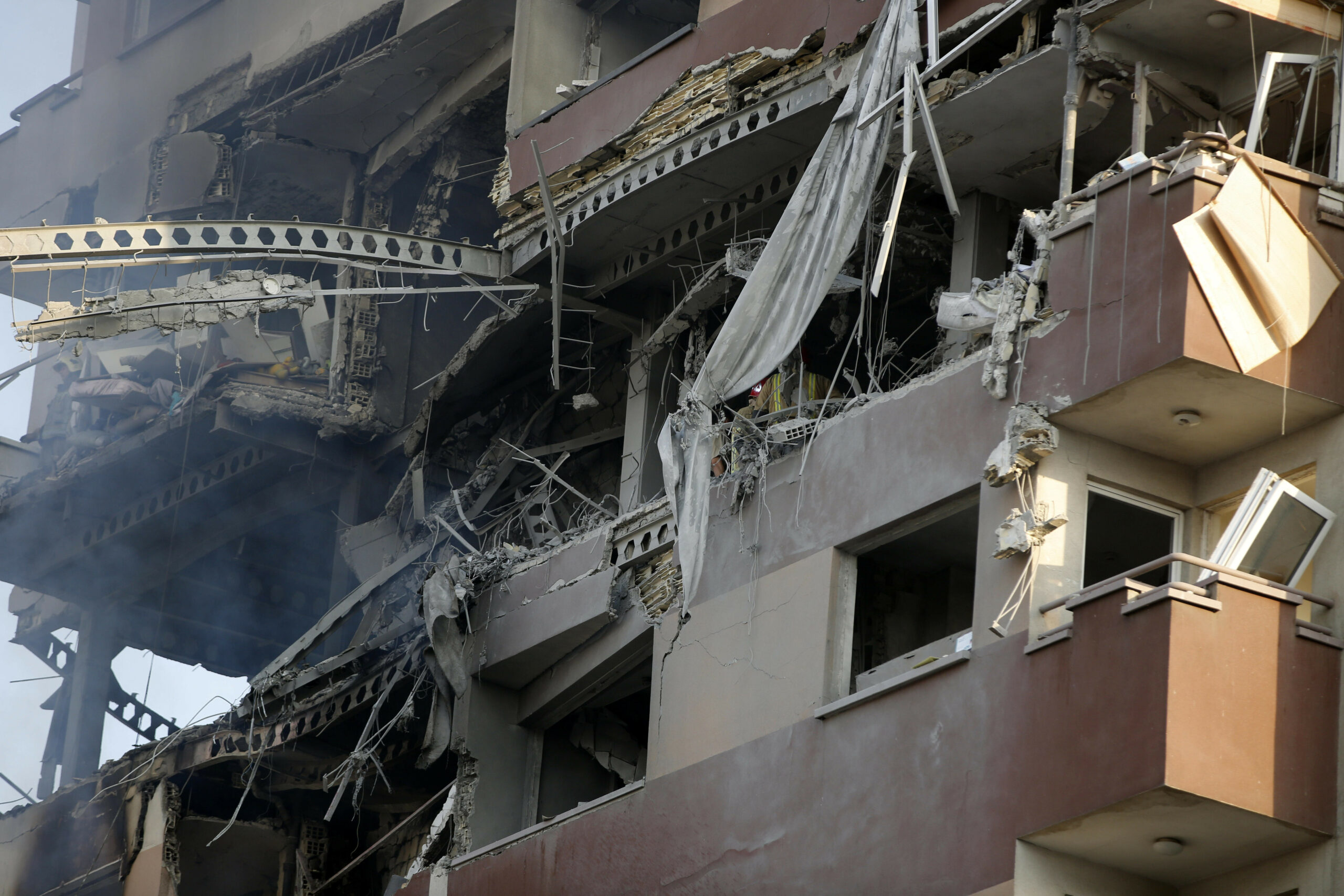Ein Wohnblock in Teheran nach Israels Attacke in der Nacht.