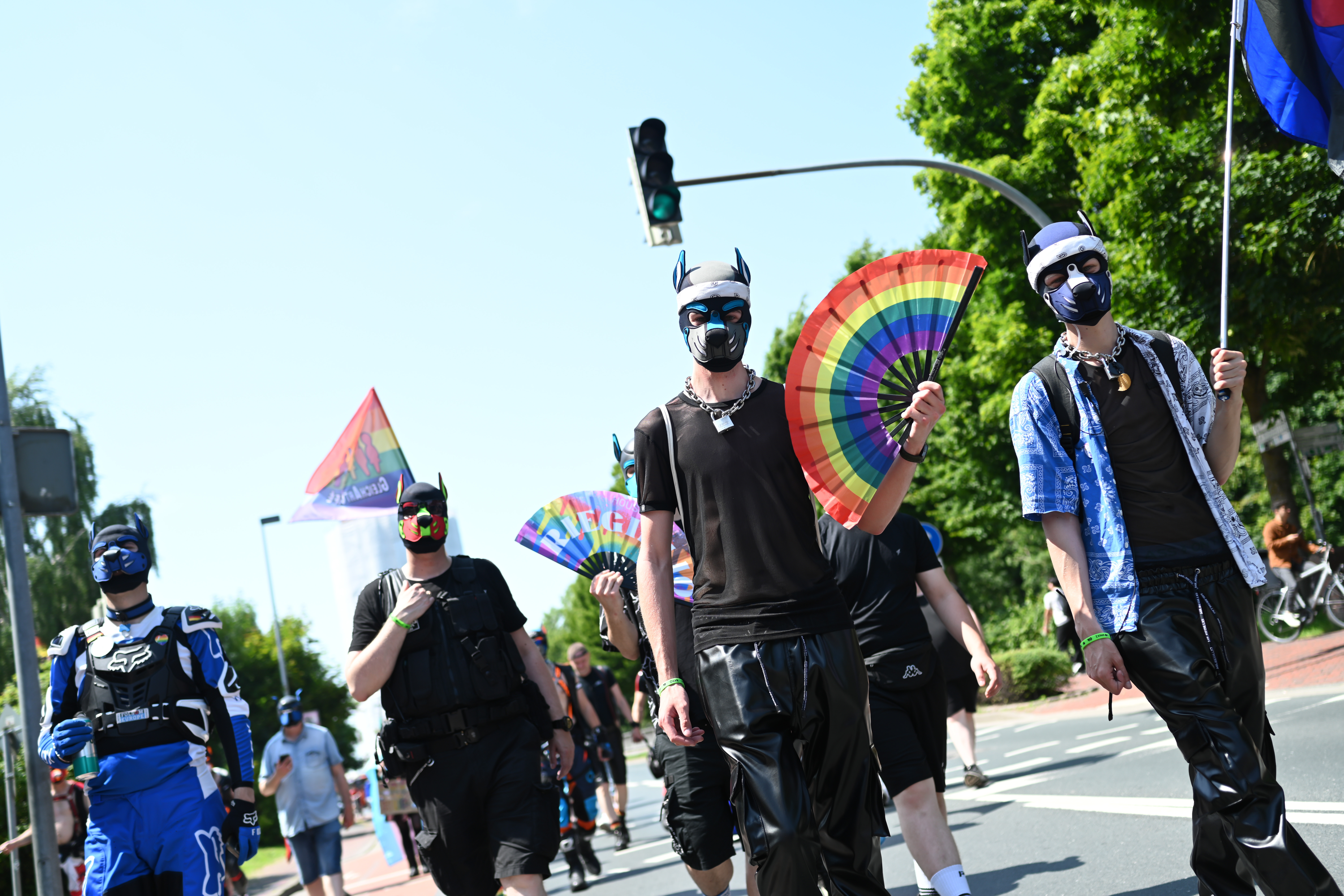 Auf dem CSD Emden wurde ein Hamburger Mitglied der „Puppy“-Szene Opfer einer Gewalttat.