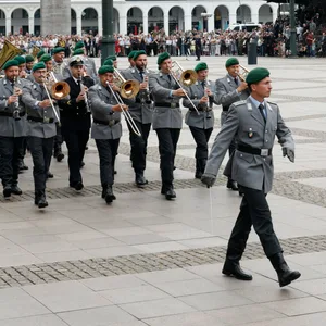 Soldaten der Bundeswehr beim Veteranentag auf dem Hamburger Rathausmarkt.