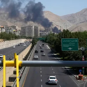 Rauch steigt in Teheran nach einem israelischen Luftangriff auf.