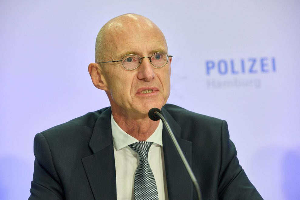Jörg Fröhlich, Generalstaatsanwalt, während der Pressekonferenz im Polizeipräsidium