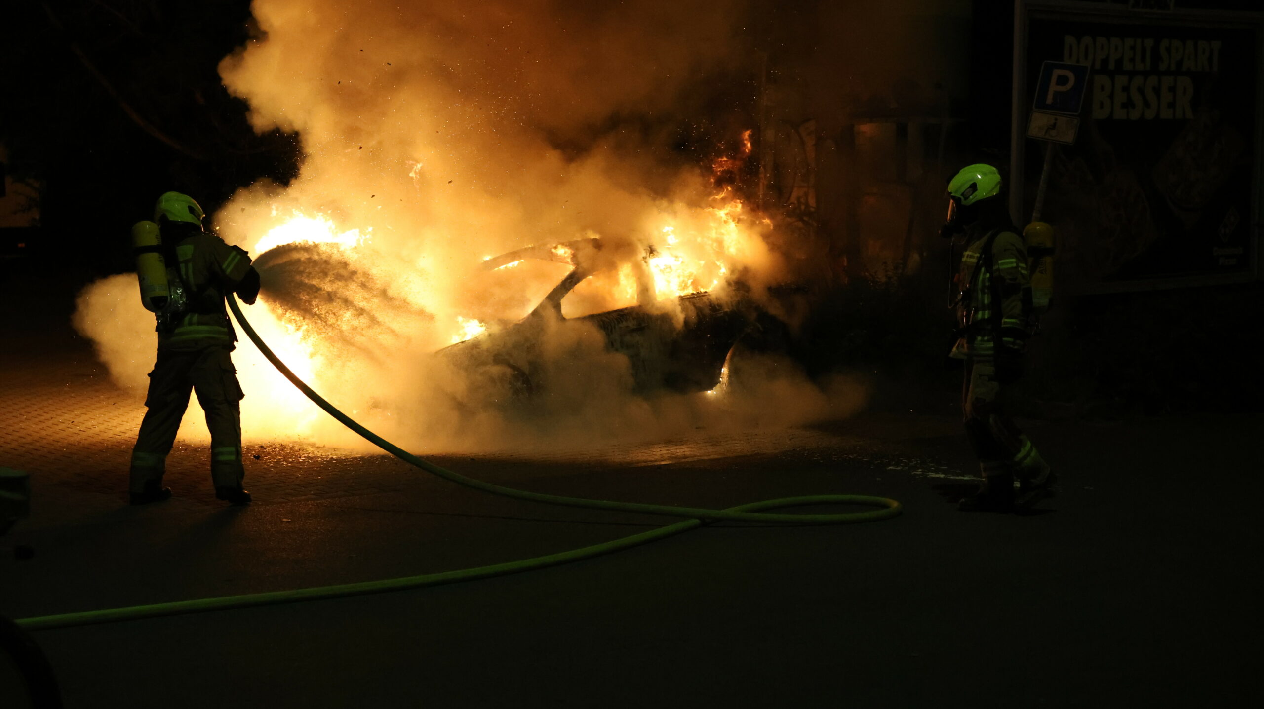 Brandstiftung in Ohlsdorf – drei Autos in Flammen