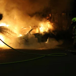 Brandstiftung in Ohlsdorf – drei Autos in Flammen