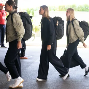 Giovanna Hoffmann, Selina Cerci und Janina Minge kommen im Teamhotel in Zürich an