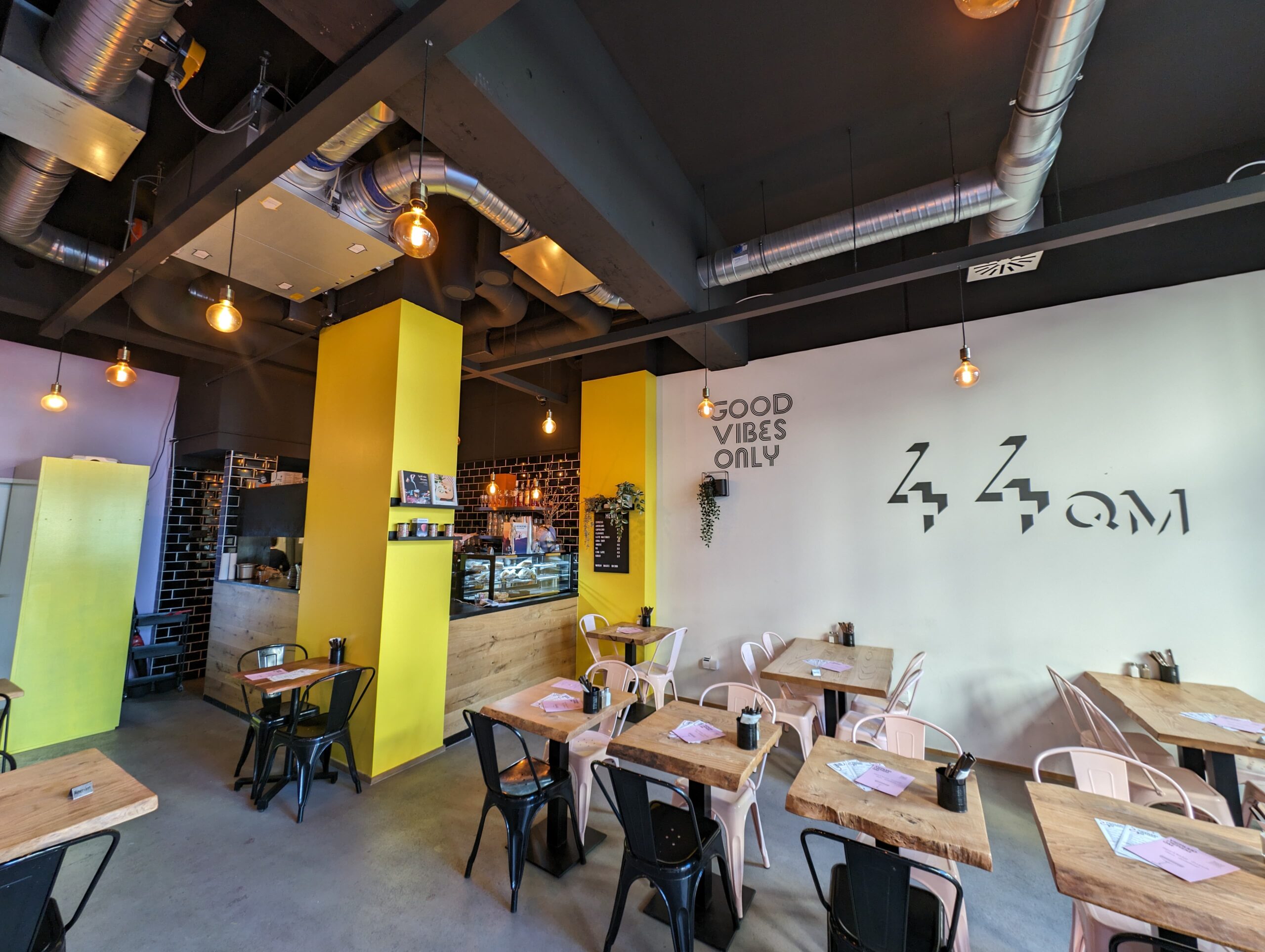 Das „44 QM“-Café in der Neuen Mitte Altona ist schon seit April geschlossen.