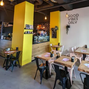 Das „44 QM“-Café in der Neuen Mitte Altona ist schon seit April geschlossen.