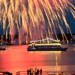Bei einem Feuerwerk bei der Kieler Woche kam es zu gefährlichen Handlungen.