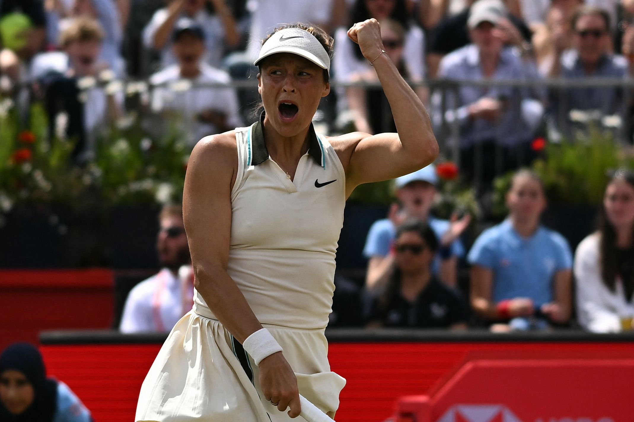 Tatjana Maria feiert ihren Sieg beim WTA-Turnier in Lodnon