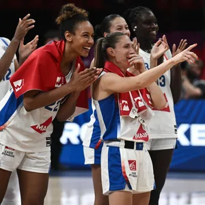 Frankreichs Basketballerinen lachen sich nach dem Rekordsieg gegen die Schweiz schlapp