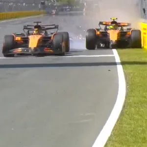 Lando Norris touchiert den McLaren von Oscar Piastri
