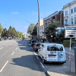 Das überfallene Geschäft liegt an der Grindelallee im Stadtteil Rotherbaum.