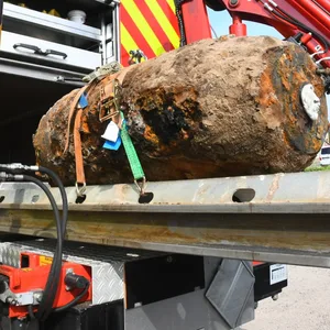 Um die 1000-Pfund-Bombe sicher zu entschärfen, musste auch die Köhlbrandbrücke gesperrt werden.