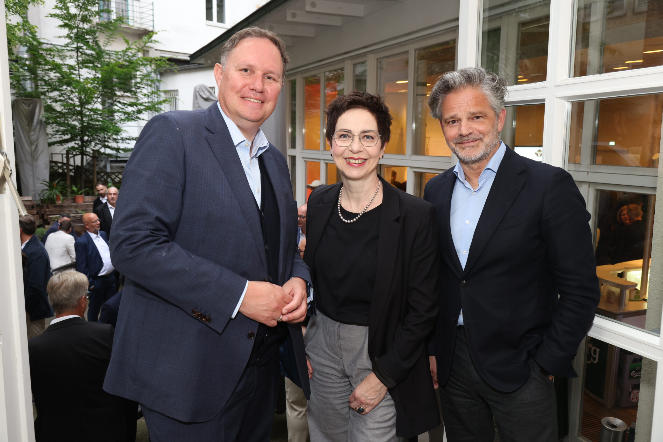 Kultursenator Carsten Brosda, Thalia-Intendantin Sonja Anders, Block-Chef Carsten Horn (v.l.)