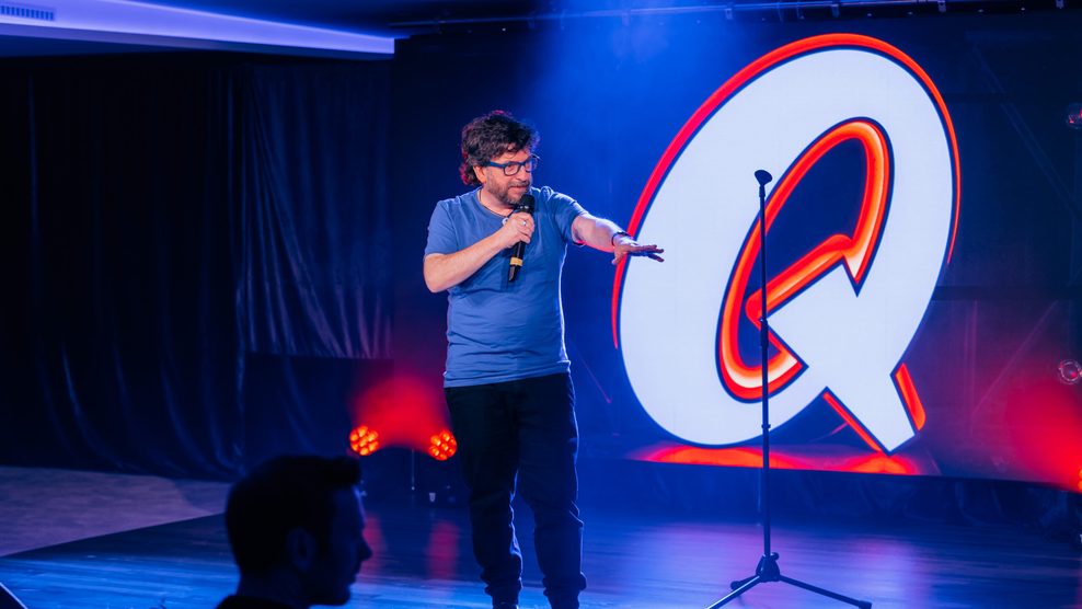 Hennes Bender im Quatsch Comedy Club