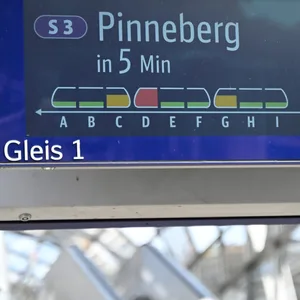 Eine Auslastungsanzeige an der Hamburger S-Bahn-Station Elbbrücken.