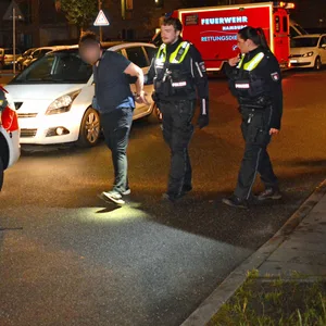 Die Polizei nahm den mutmaßlichen Angreifer, der selbst verletzt war, fest.