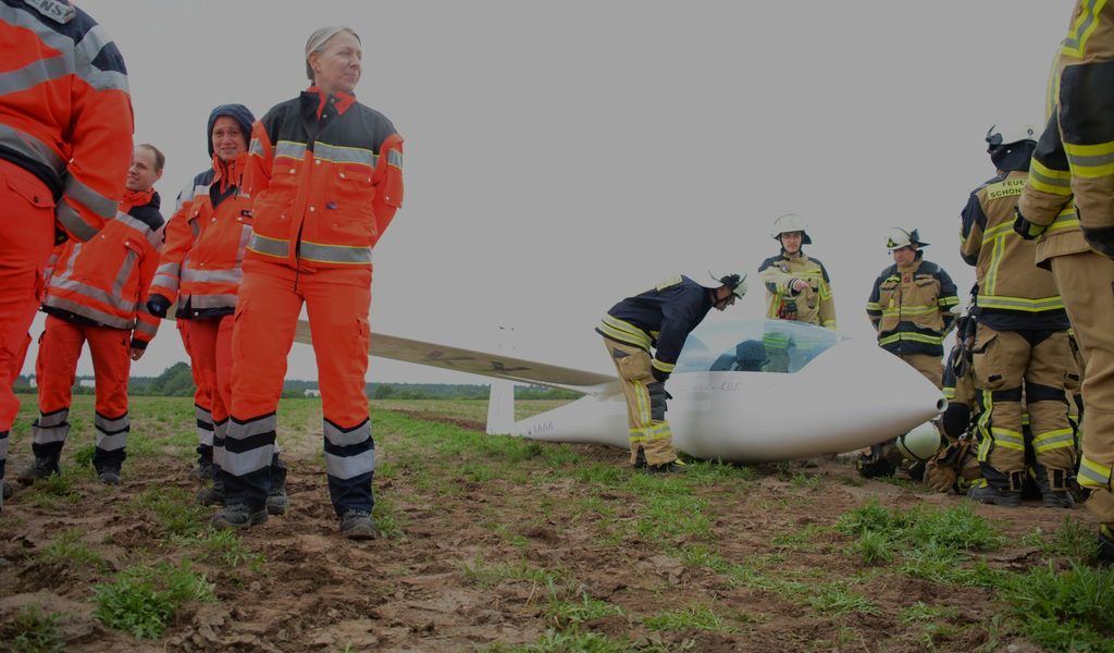 Drama in Schleswig-Holstein: Sportflugzeug landet notgedrungen auf Feld – Pilot wohlbehalten!