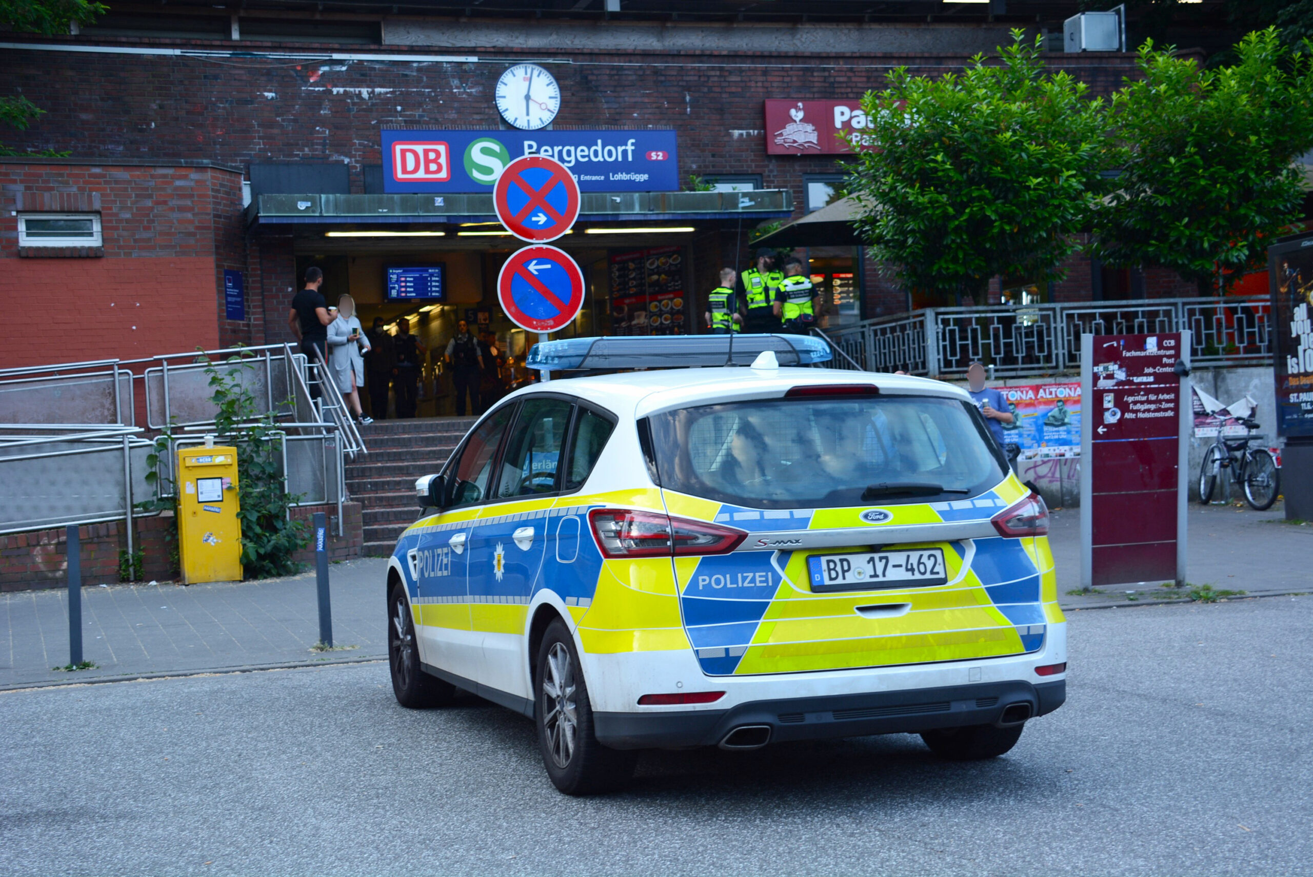 Bundespolizisten waren am Bahnhof Bergedorf im Einsatz.
