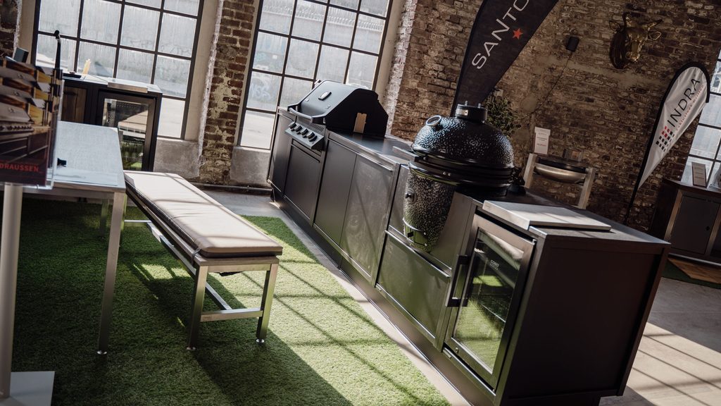 Beim Design der eigenen Outdoorküche haben Grillfreunde eine riesige Auswahl.