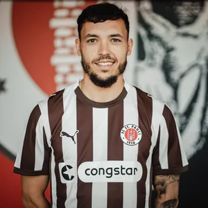 Mathias Pereira Lage im St. Pauli-Trikot