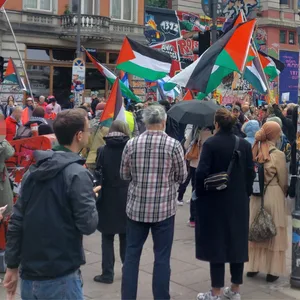 Demonstranten vor der Roten Flora