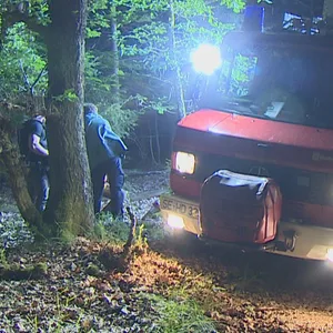 Feuerwehrfahrzeuge bei der Suchaktion in Heidmühlen nördlich von Hamburg.