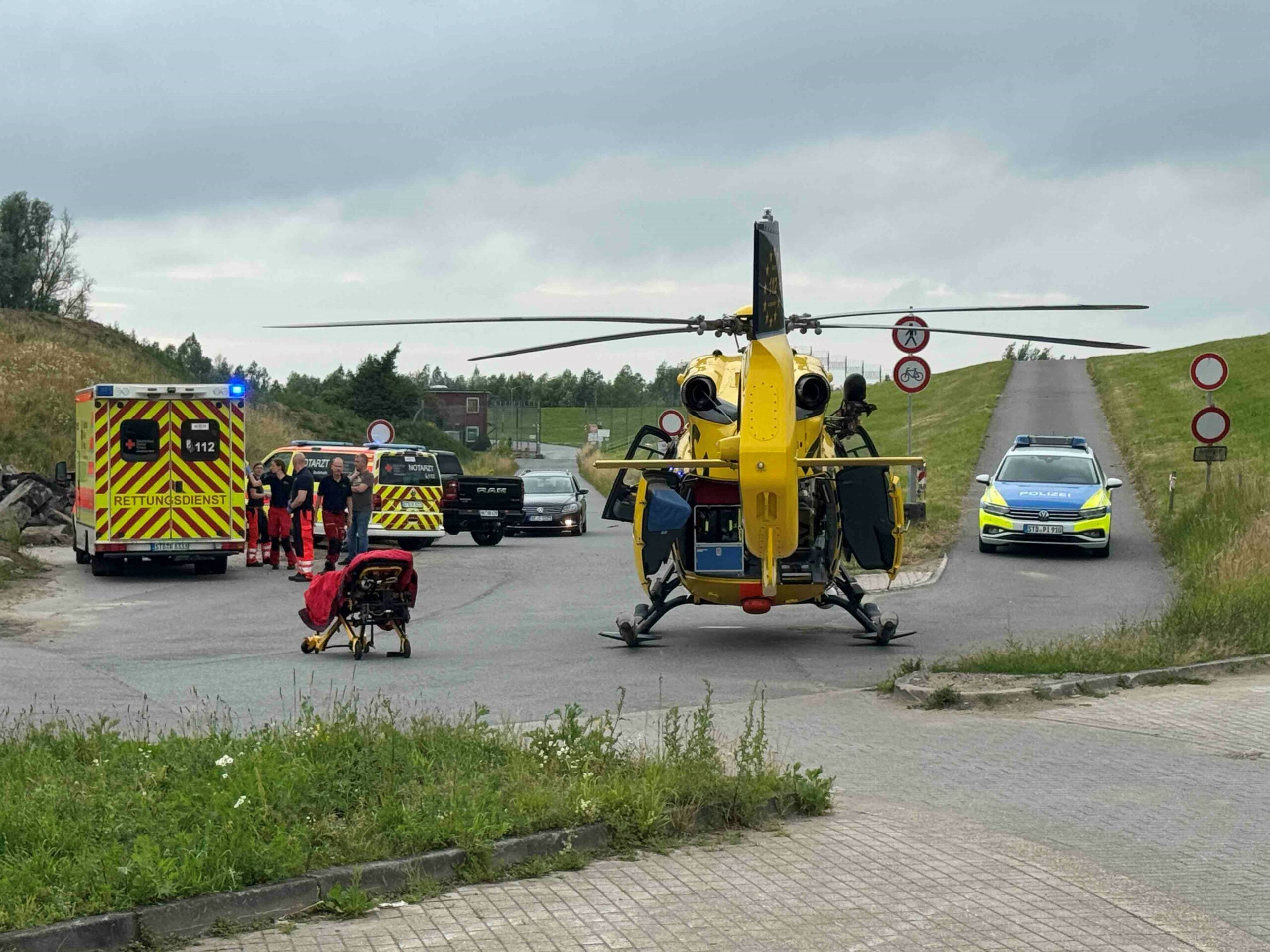 Rettungshubschrauber am Boden