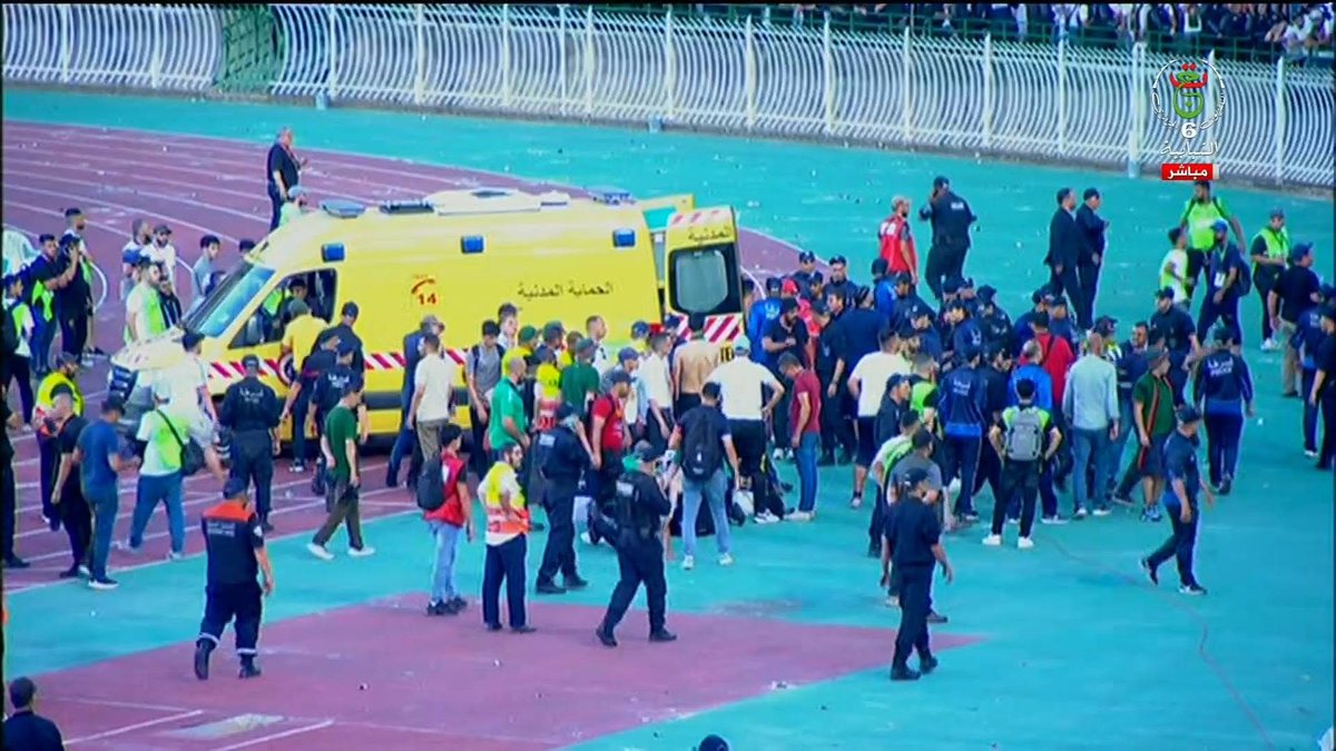 Krankenwagen im Algier-Stadion
