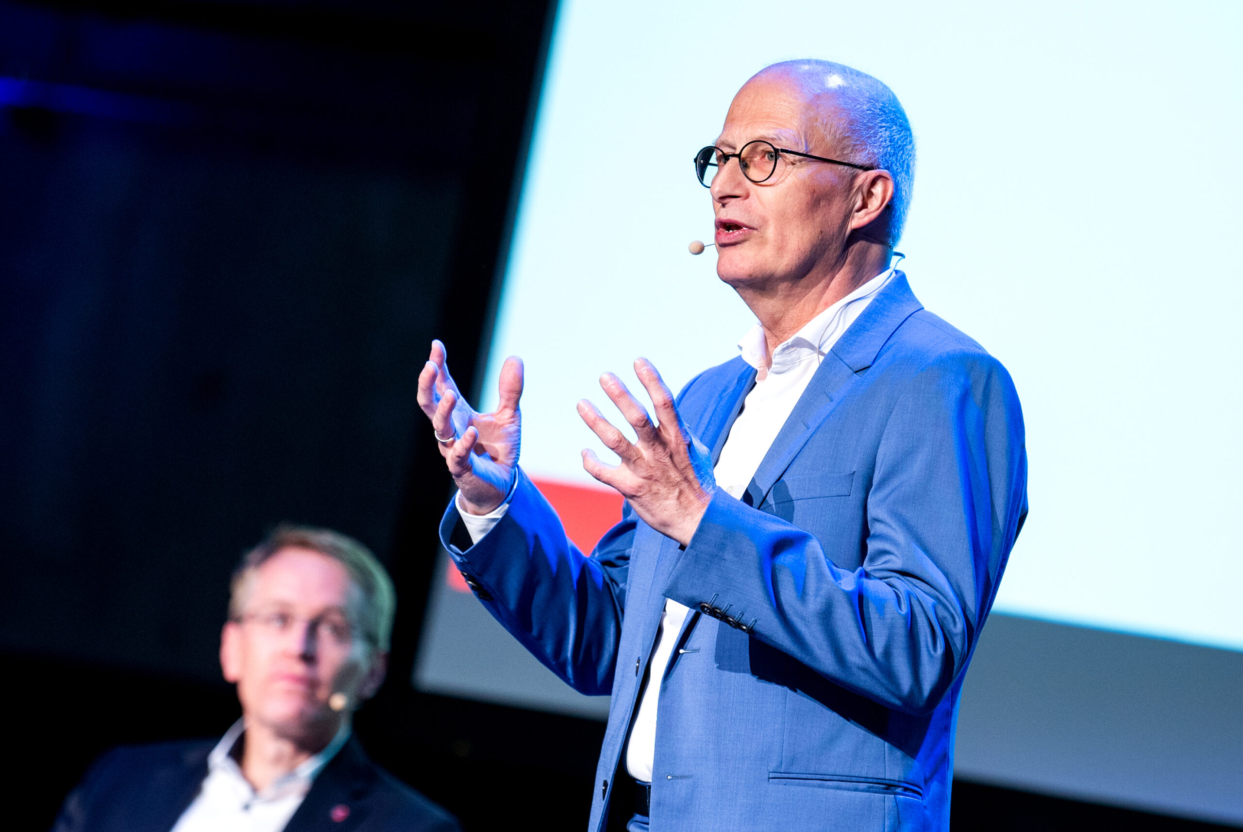 Peter Tschentscher (SPD), Hamburgs erster Bürgermeister, spricht während einer Konferenz.