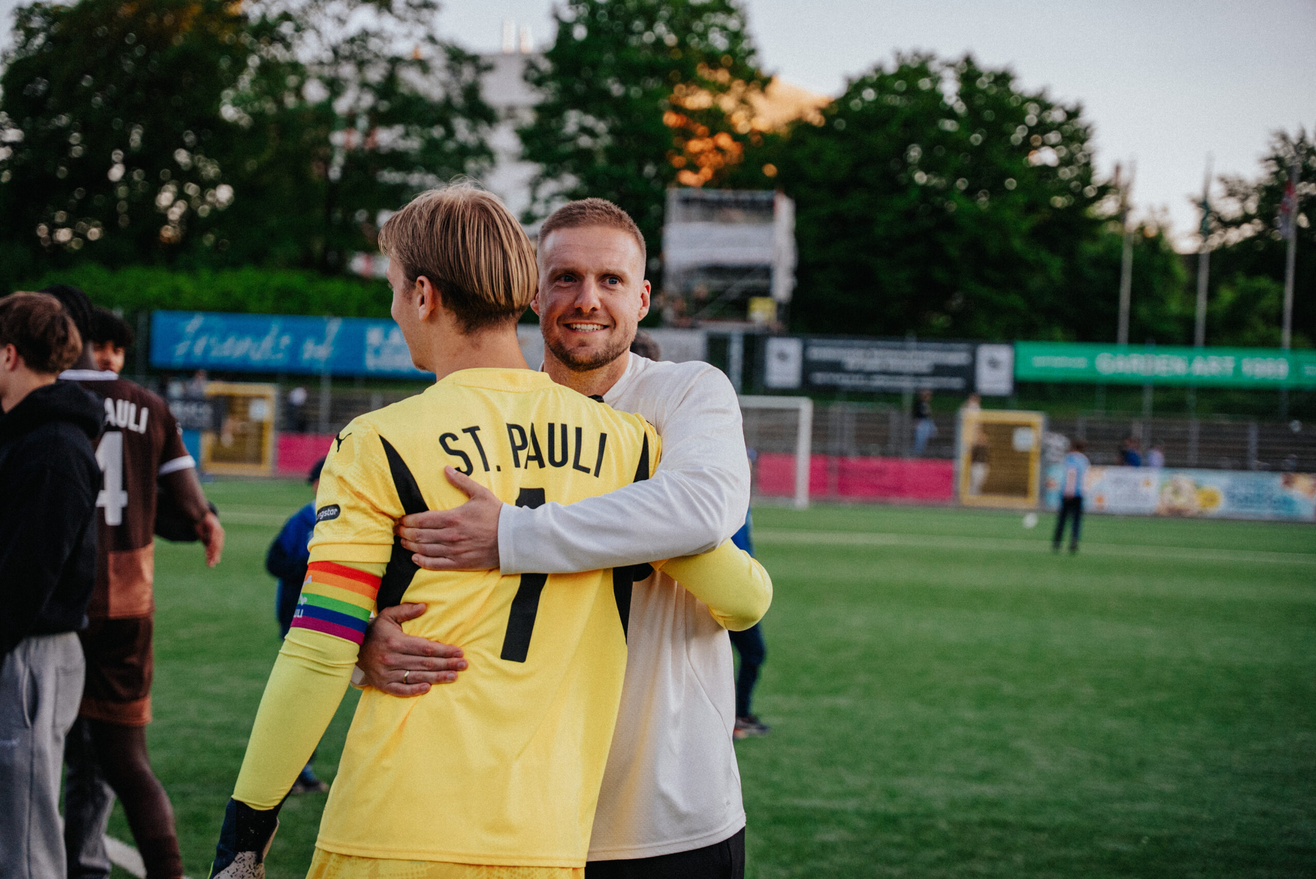Heiko Knispel und Juri Behr beim Pokalsieg von St. Paulis U19