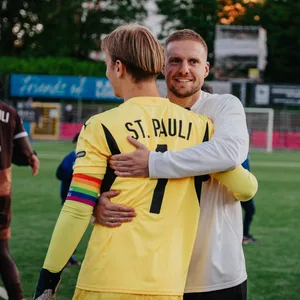 Heiko Knispel und Juri Behr beim Pokalsieg von St. Paulis U19