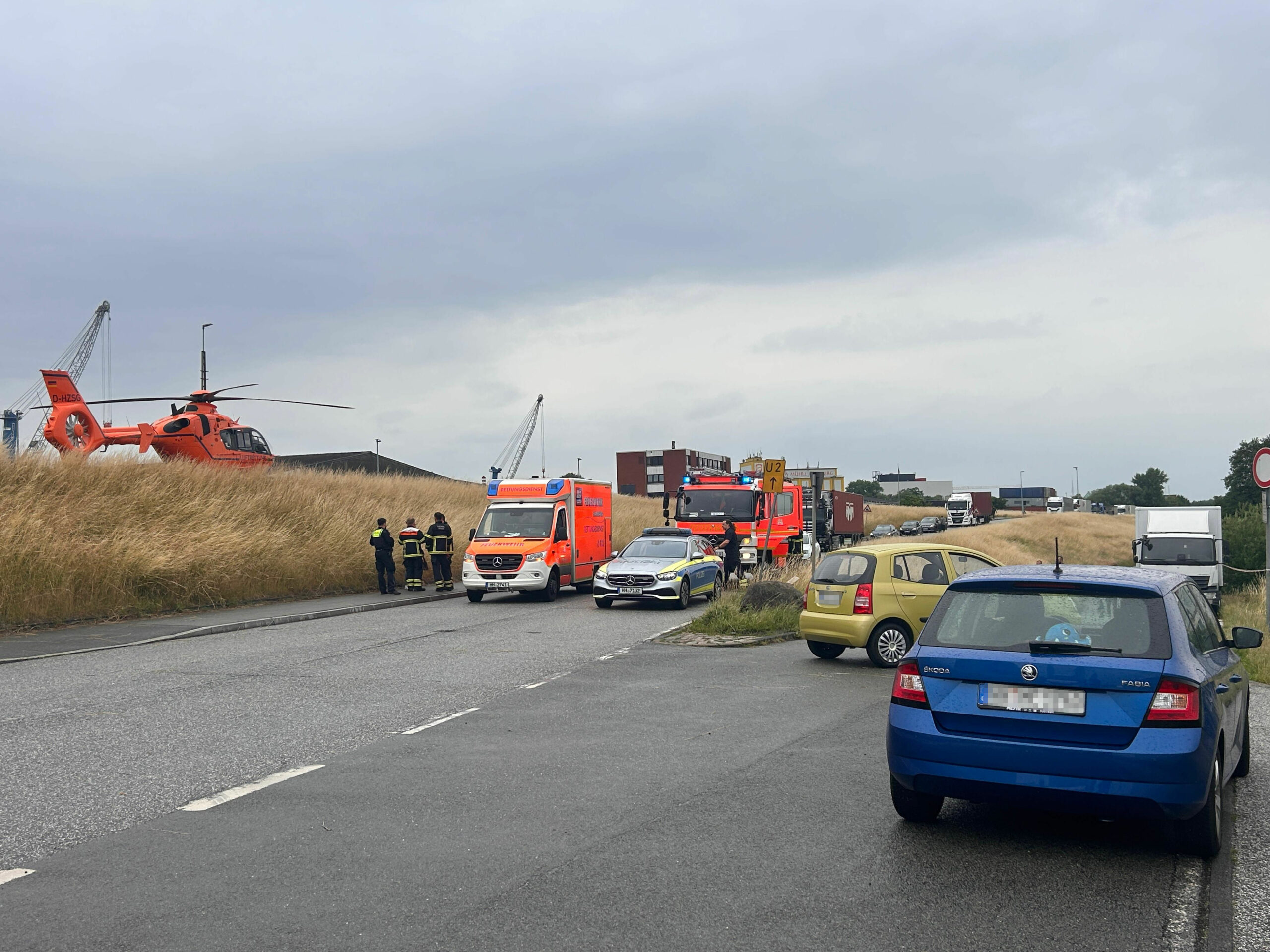 Ein Rollerfahrer schwebt nach einem Zusammenstoß mit einem Pkw in Lebensgefahr.
