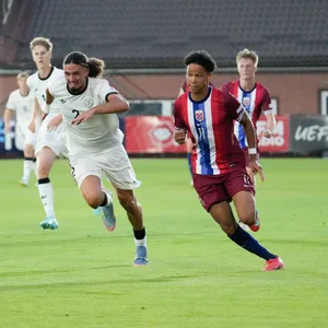 Alexander Røssing-Lelesiit im Laufduell mit Taylan Bulut