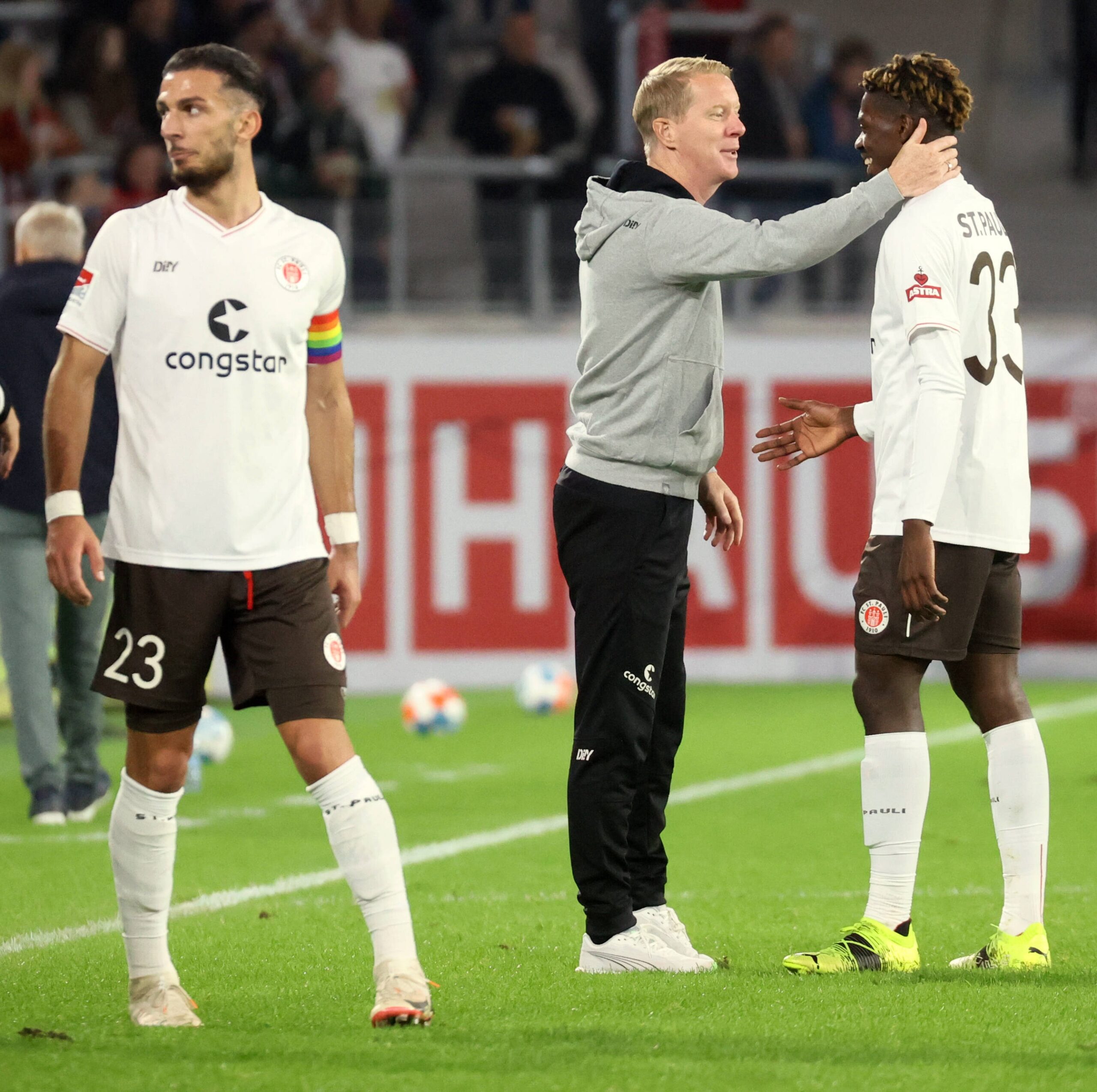 Timo Schultz mit Nathanael Kukanda