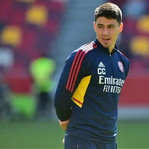 Carlos Cuesta während eines Premier League Spiel zwischen Brentford und Arsenal.