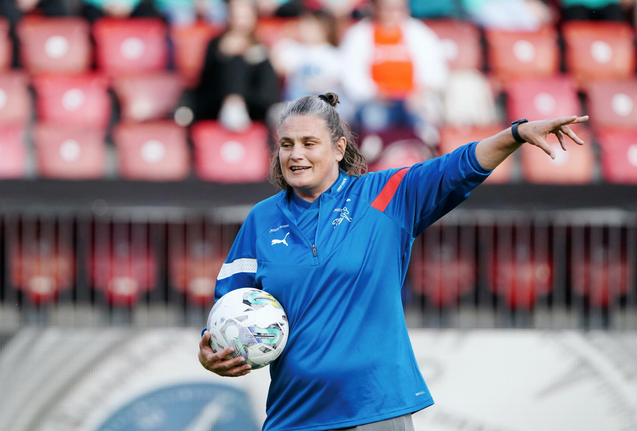 Nadine Angerer beim aufwärmen.