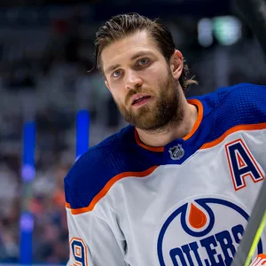 Leon Draisaitl konzentriert