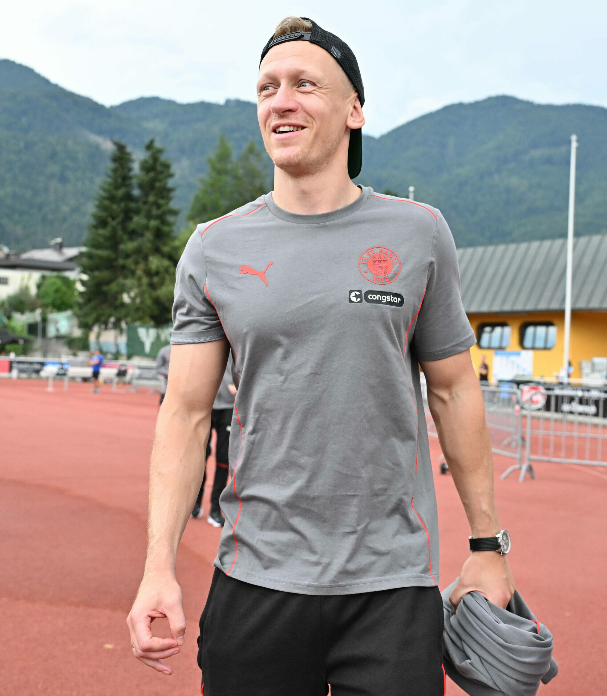 Sascha Burchert lacht