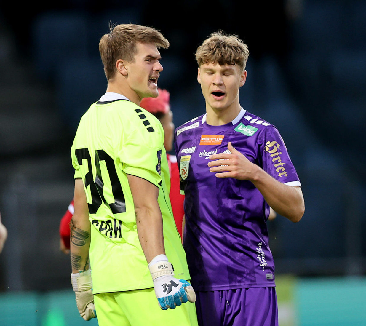 Wieder vereint: Keeper Simon Spari (l.) trifft bei St. Pauli auf seinen Klagenfurter Mitspieler Jannik Robatsch
